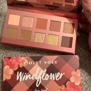 NWT VIOLET VOSS Windflower ‘fun-sized’ GORGEOUS pigmented travel palette